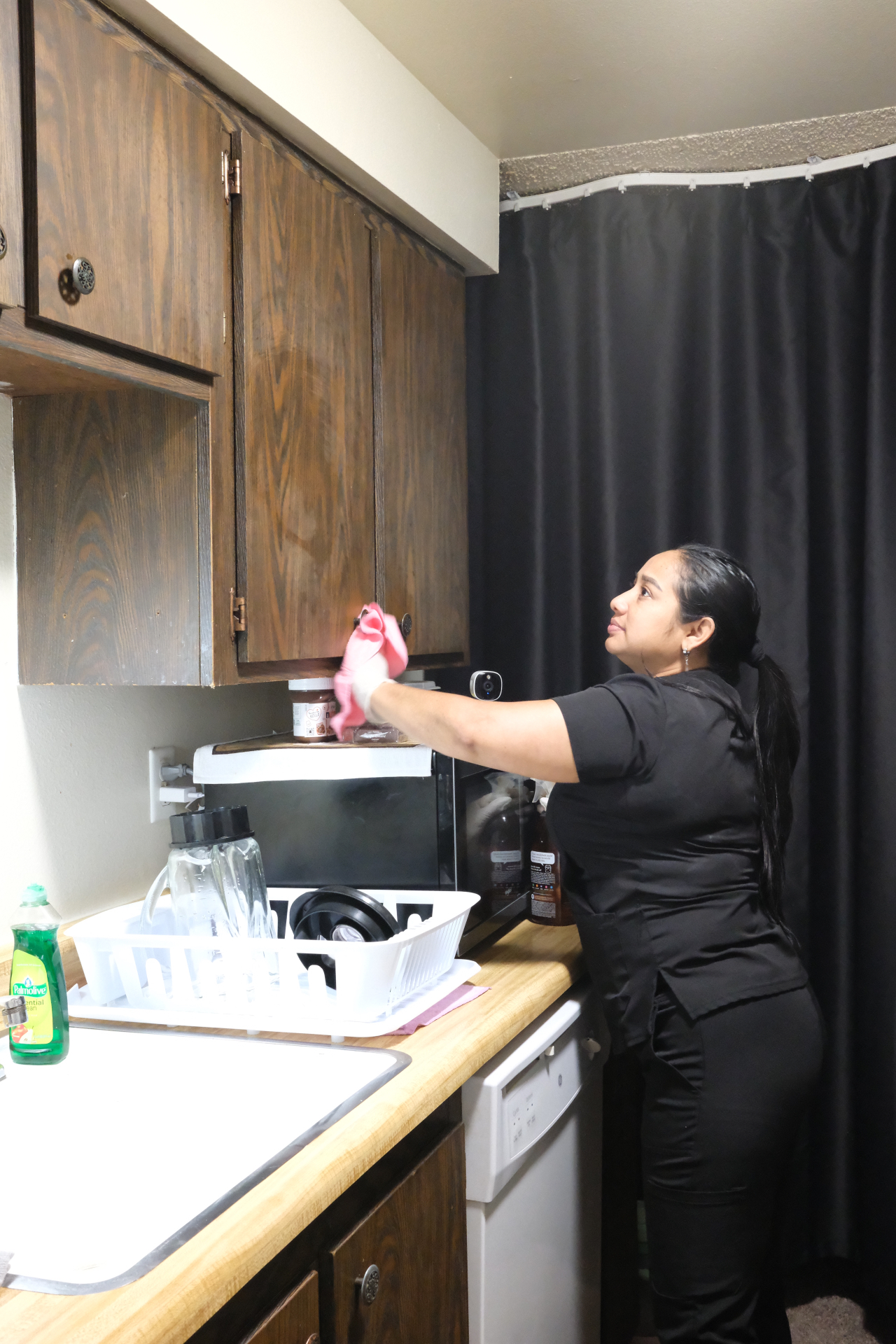 Cleaning kitchen cabinets